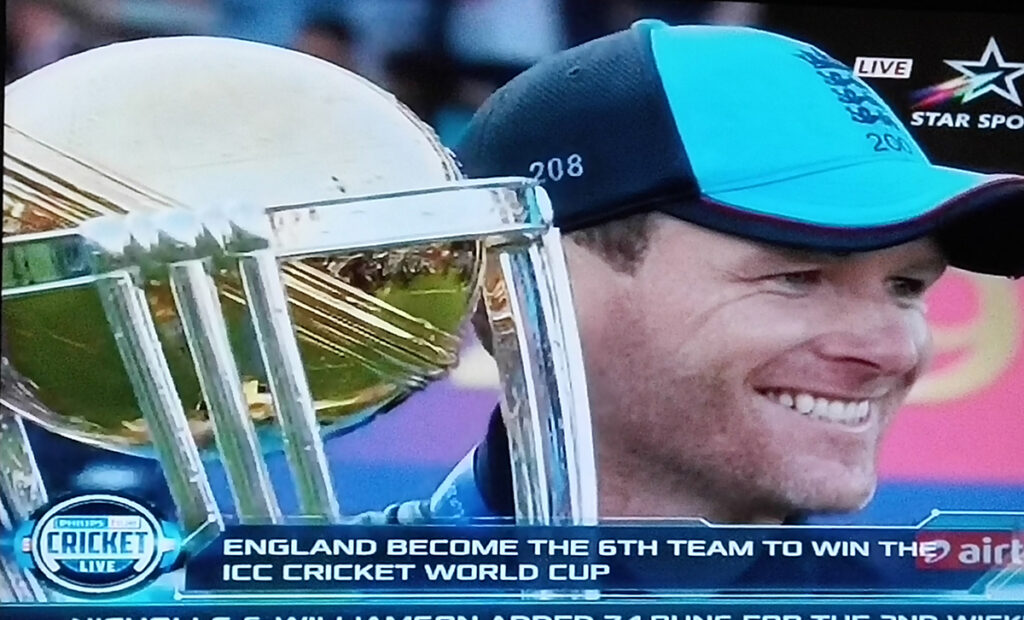 Eoin Morgan With The World Cup
